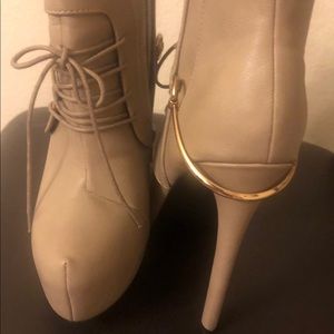 Women’s heeled boots